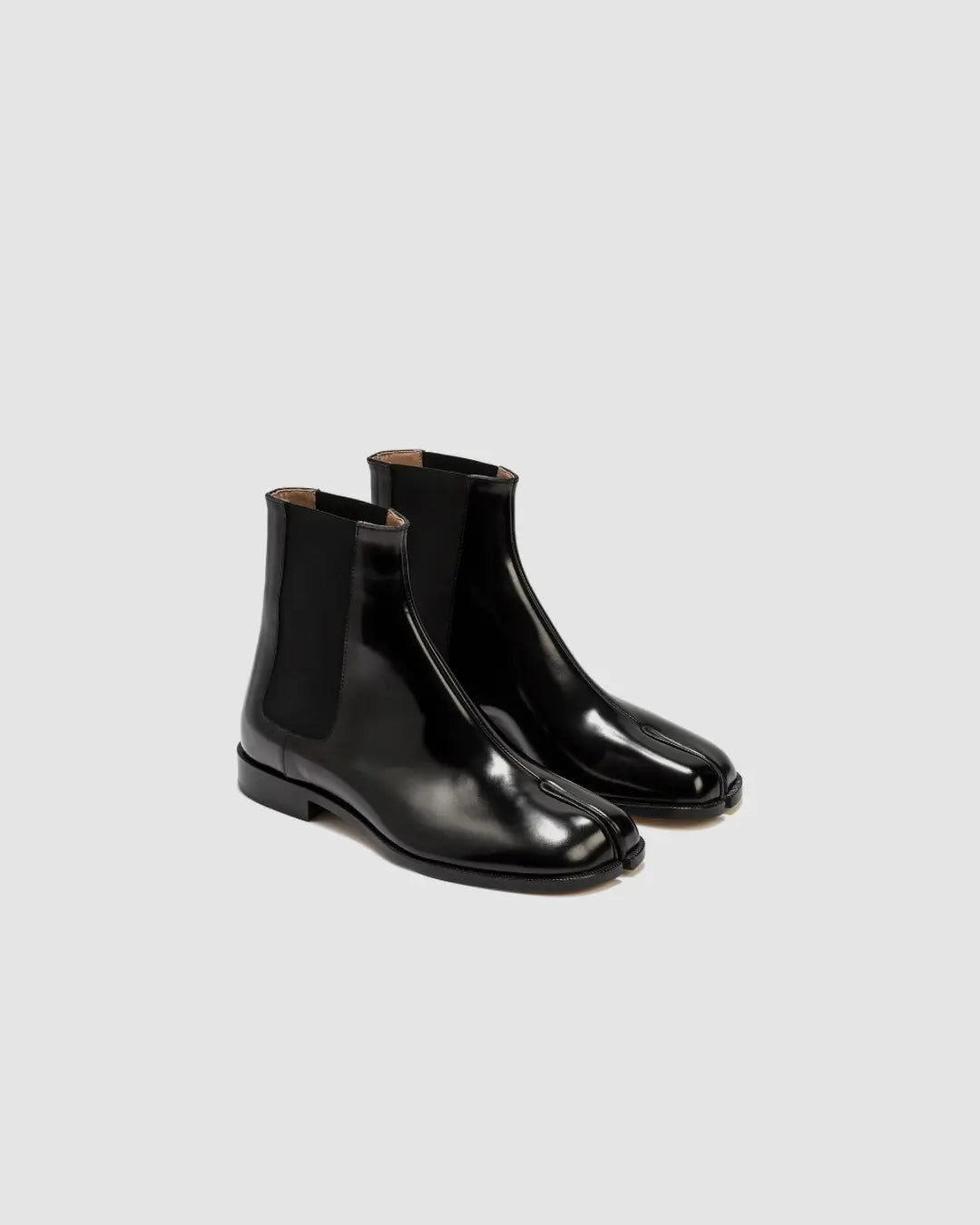 Maison Margiela tabi Chelsea boots urbanluxe